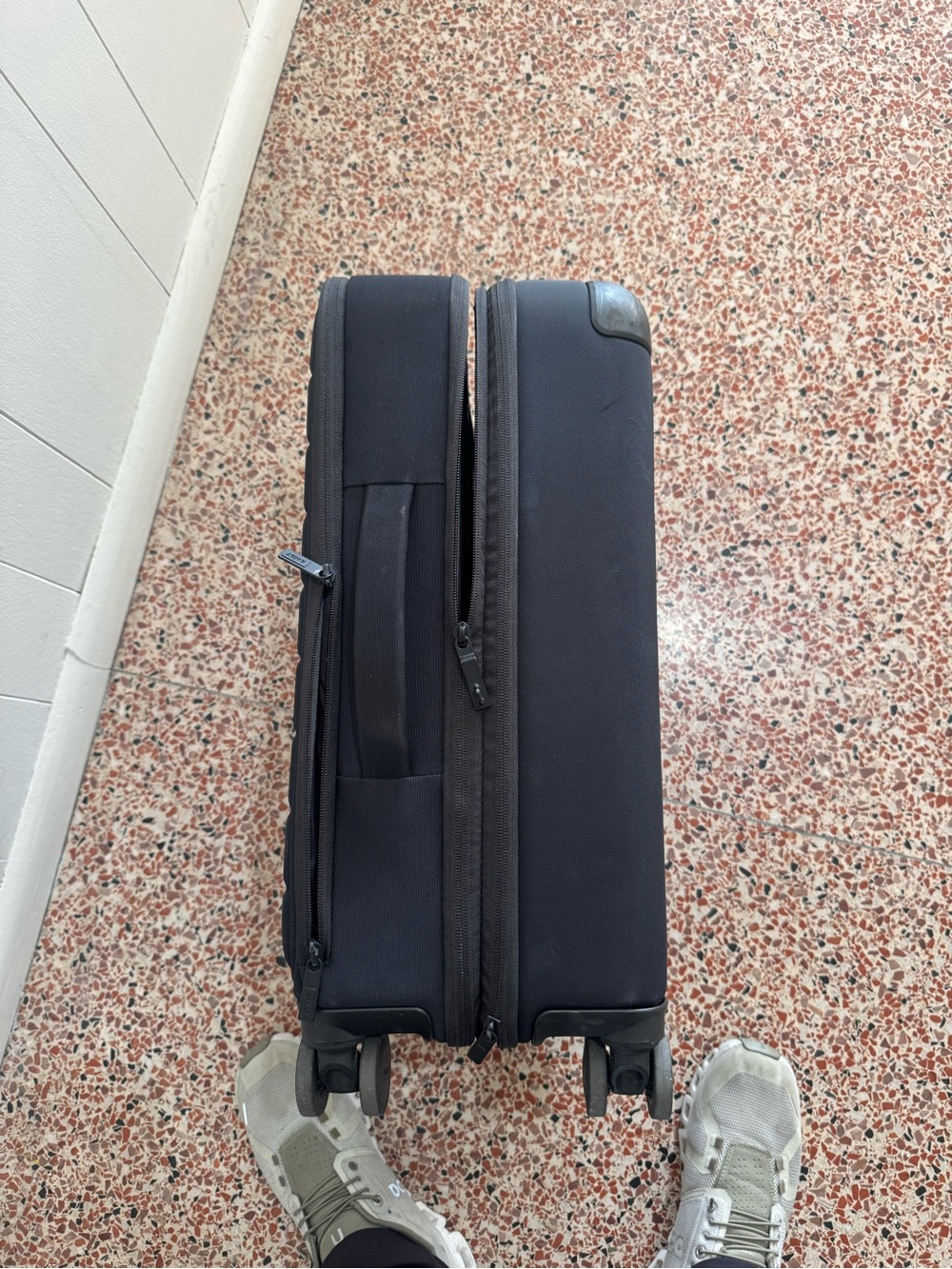 Away Black Softside Carry-On Rolling Spinner Suitcase Luggage - Picture 8 of 15